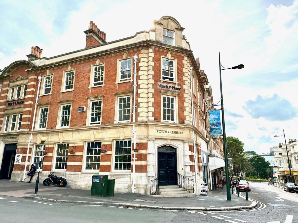 Апартаменты Wessex House - Cozy Town Centre Two Bedroom - Short Stroll To And Nightlife *