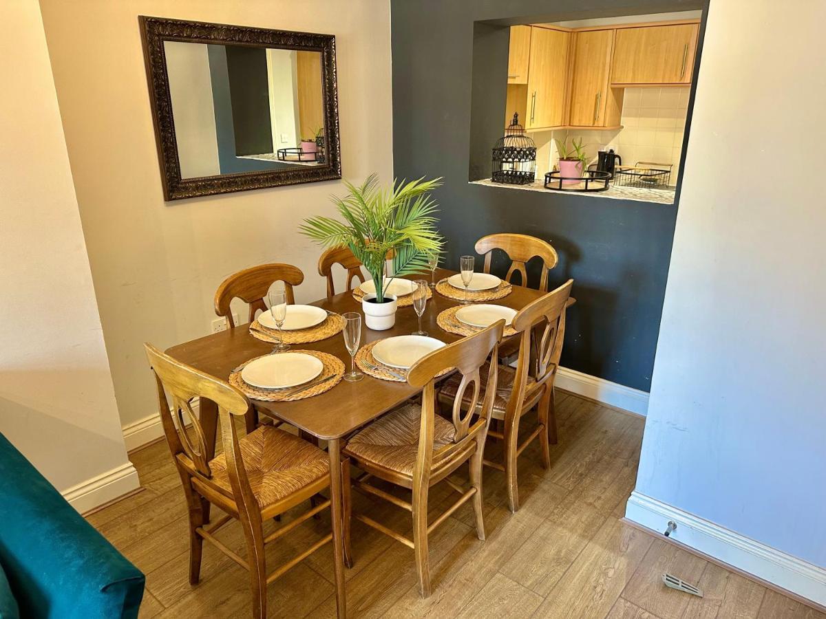 Wessex House - Cozy Town Centre Two Bedroom - Short Stroll To And Nightlife Appartement
