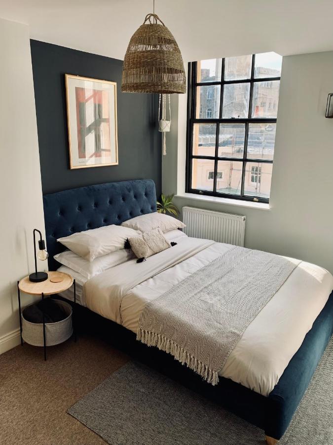 Wessex House - Cozy Town Centre Two Bedroom - Short Stroll To And Nightlife *